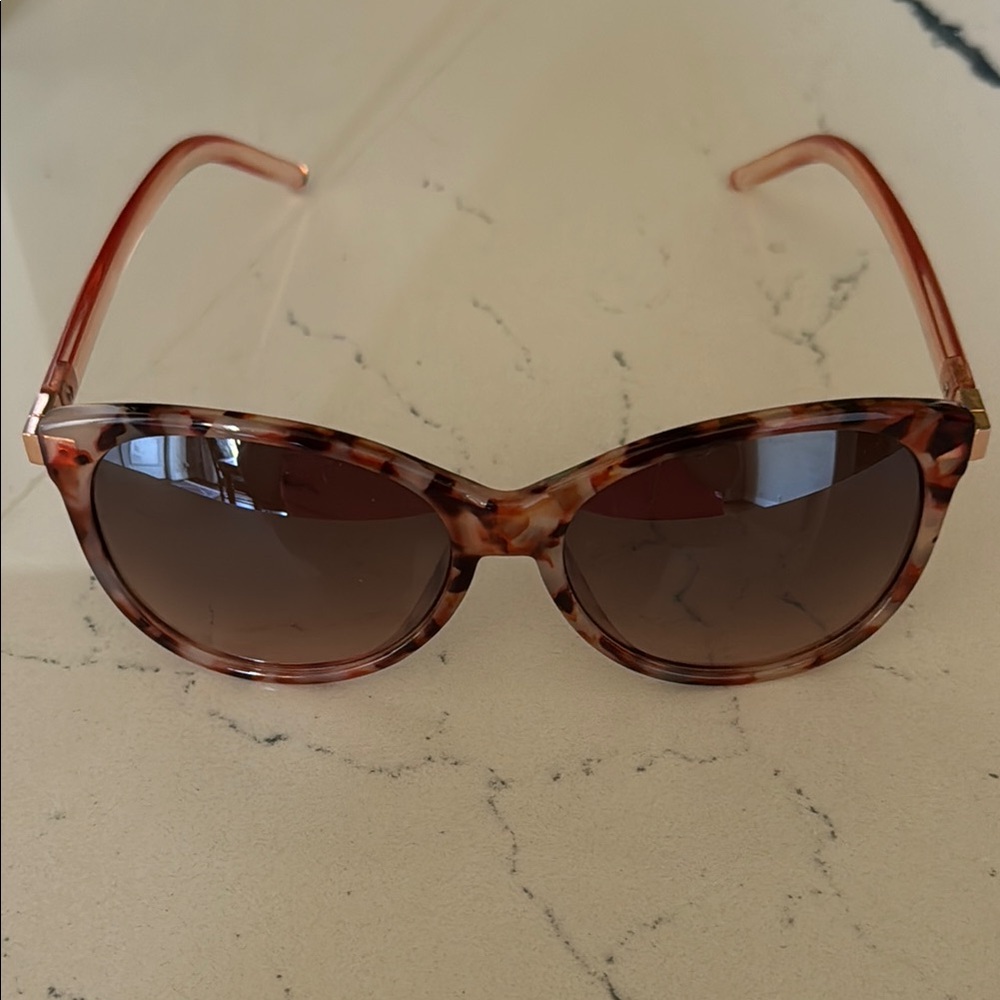LOFT Outlet Women's Tortoiseshell Sunglasses OS NWOT - Picture 2 of 16